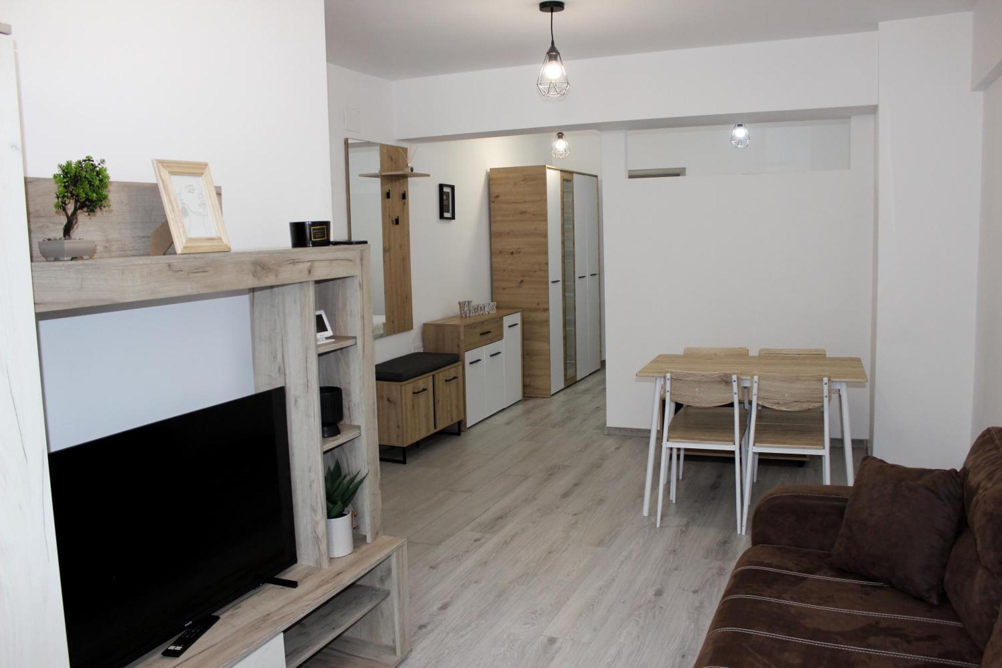 Cozy Apartments In Centre Of Suceava Near Kaufland And University Kültér fotó