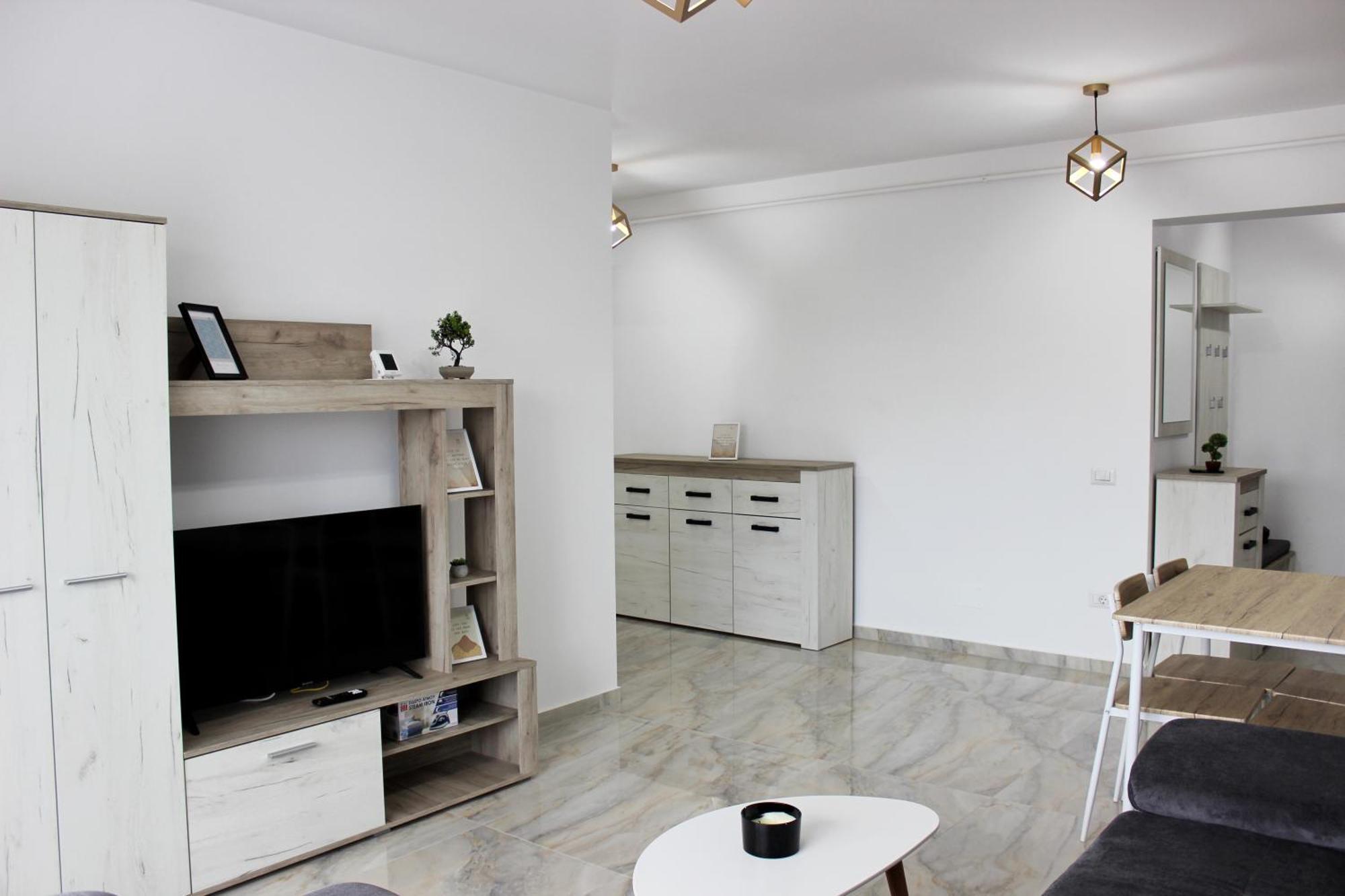 Cozy Apartments In Centre Of Suceava Near Kaufland And University Kültér fotó