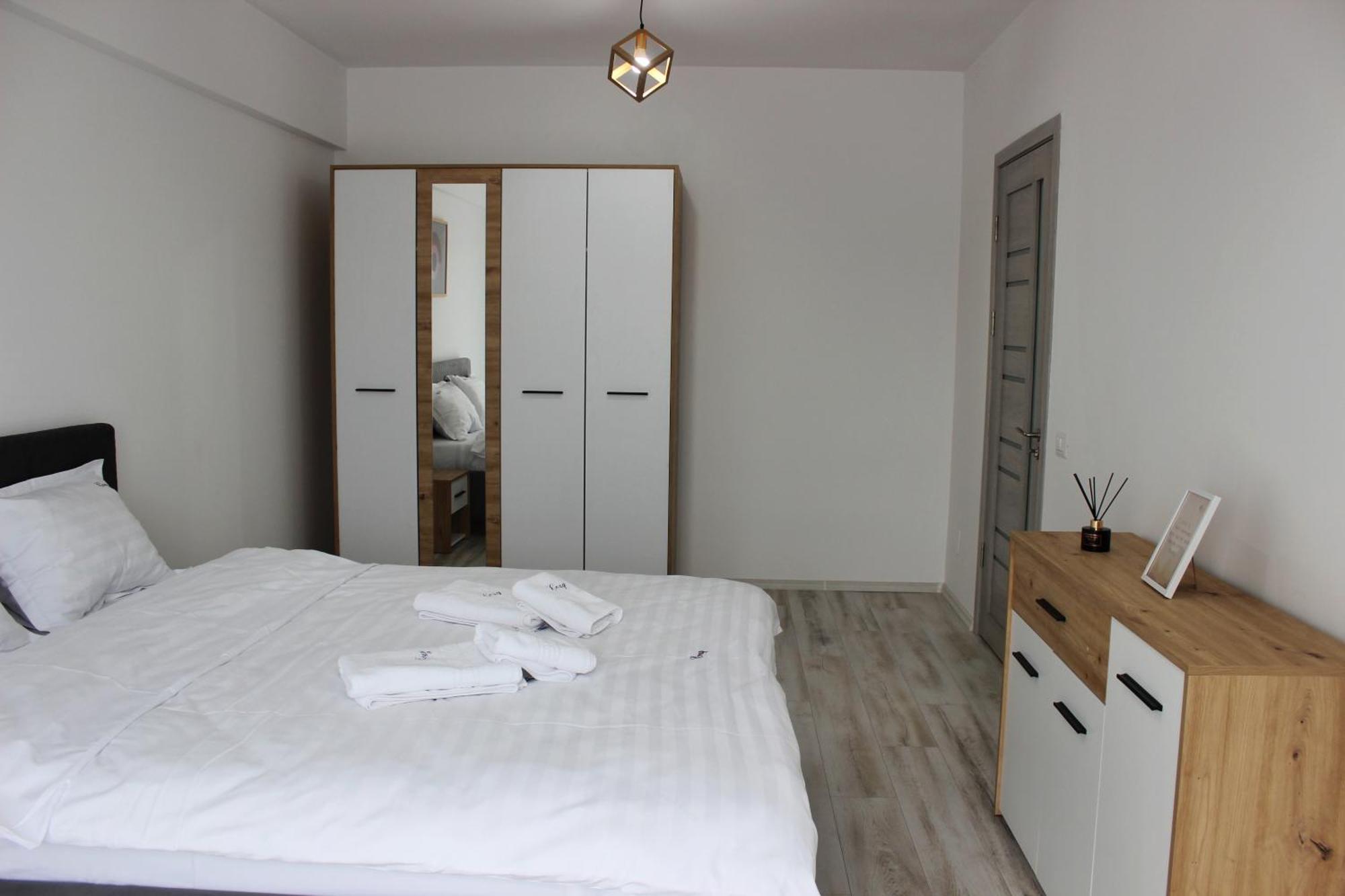 Cozy Apartments In Centre Of Suceava Near Kaufland And University Kültér fotó
