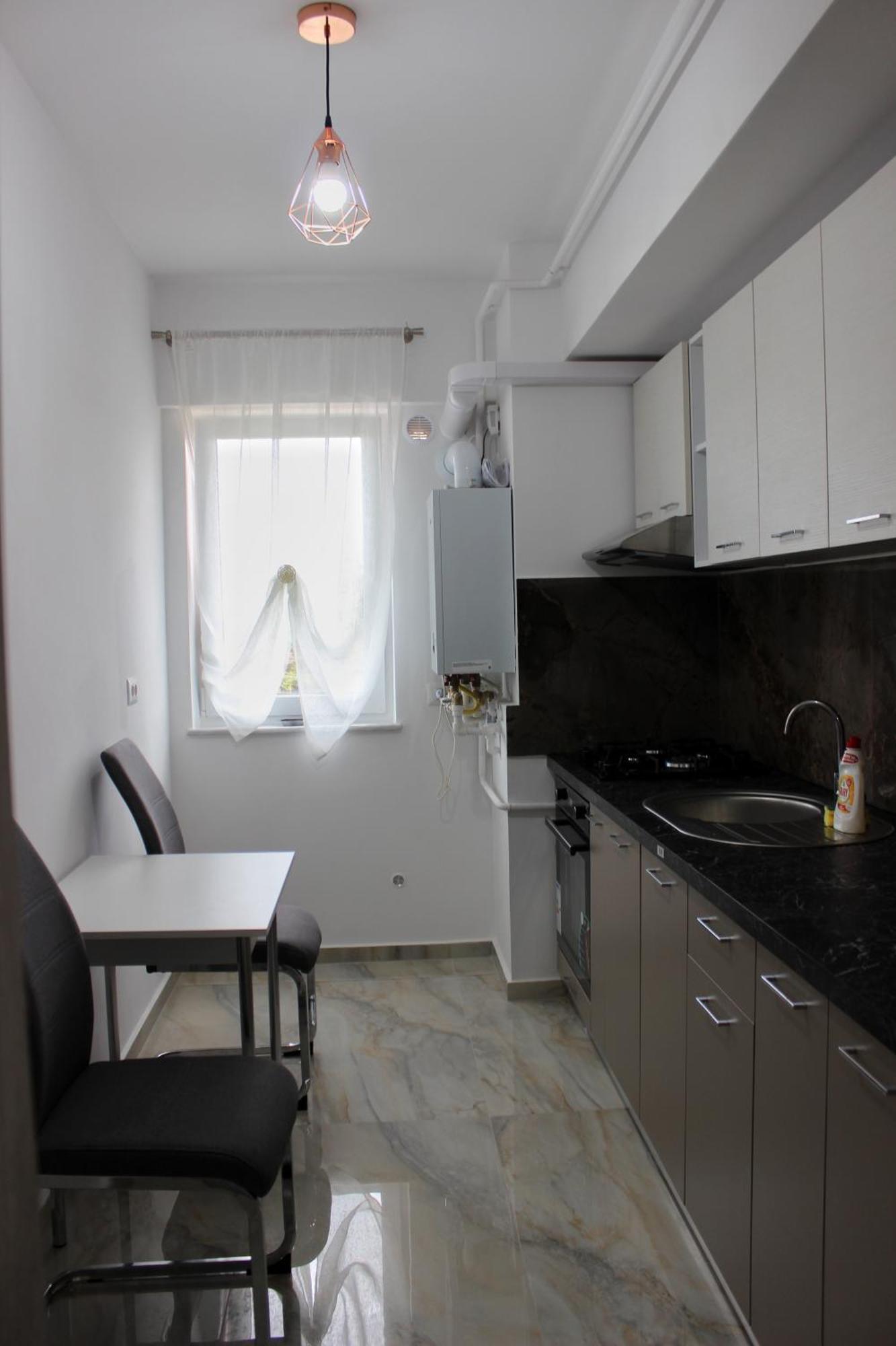 Cozy Apartments In Centre Of Suceava Near Kaufland And University Kültér fotó